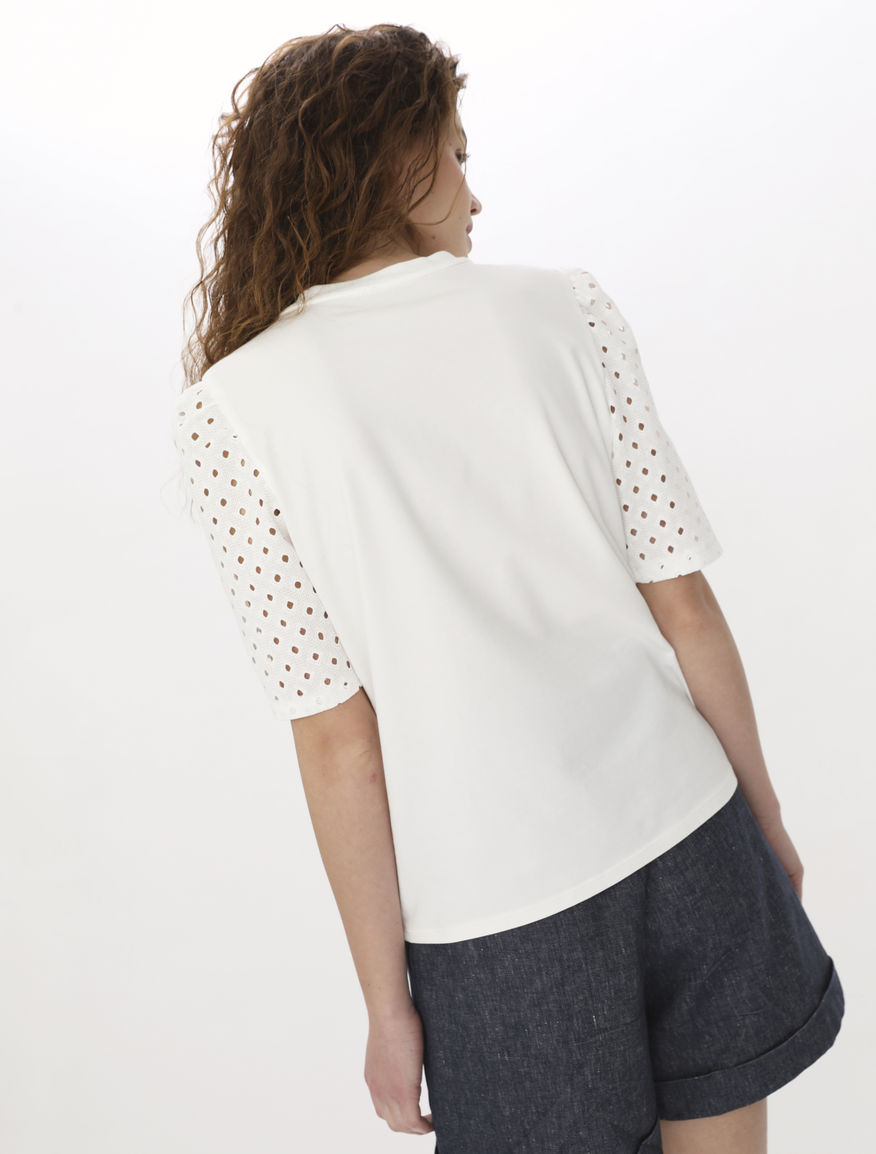 T-shirt ricamata T-shirt ricamata