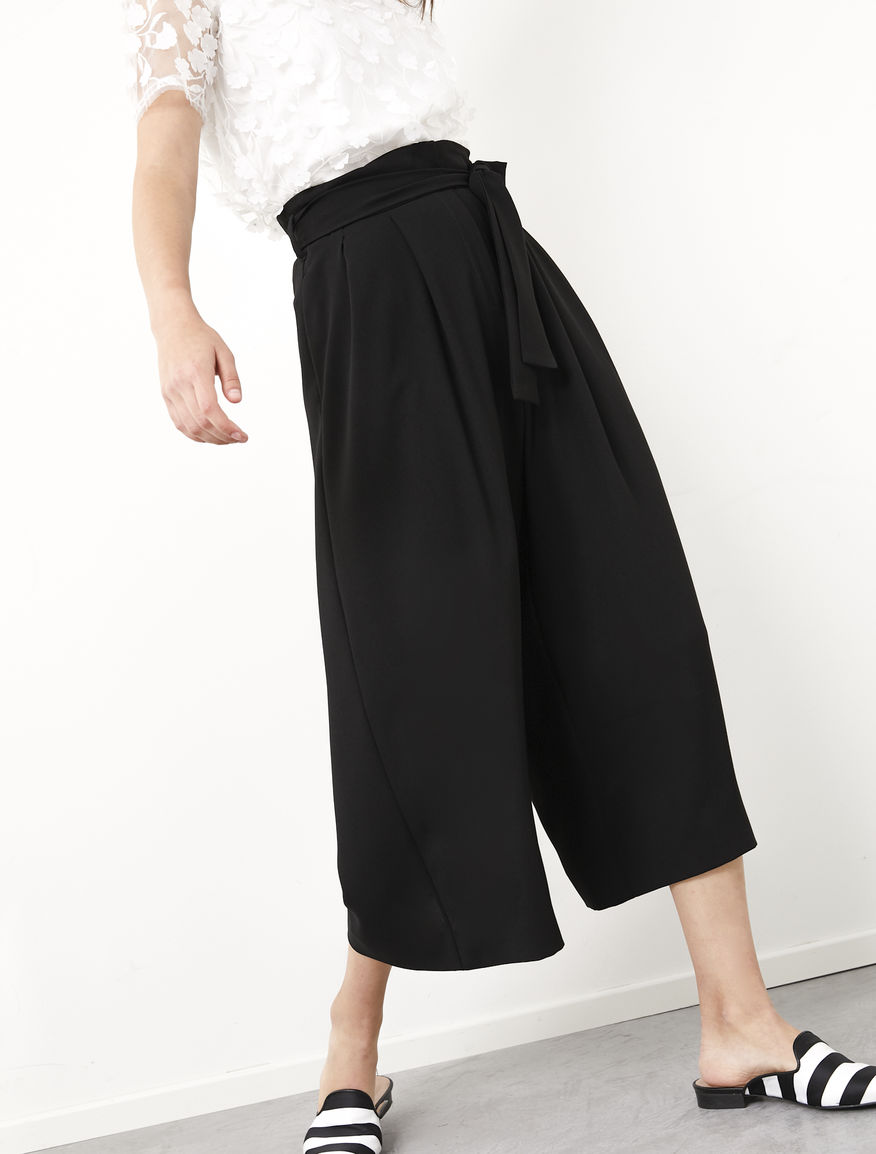 Pantaloni cropped Pantaloni cropped