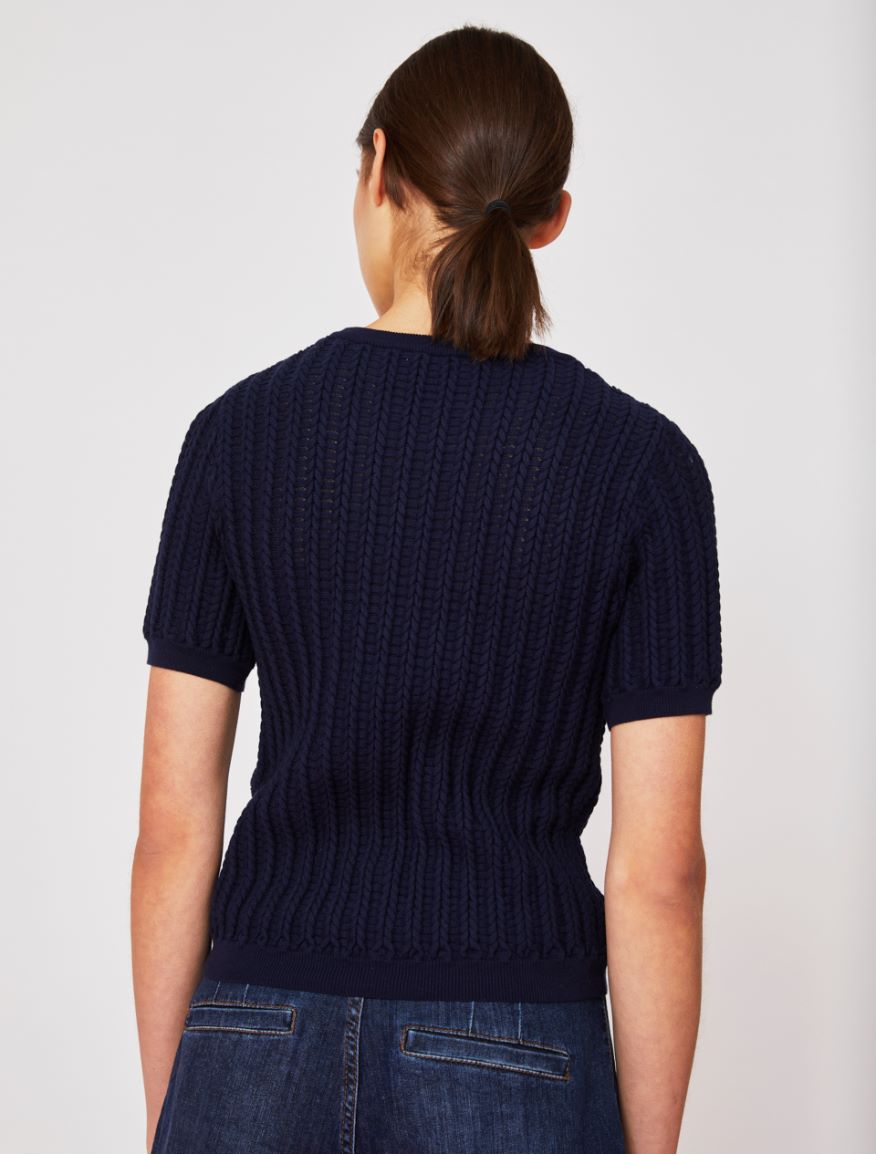 Semi-fitted sweater Semi-fitted sweater