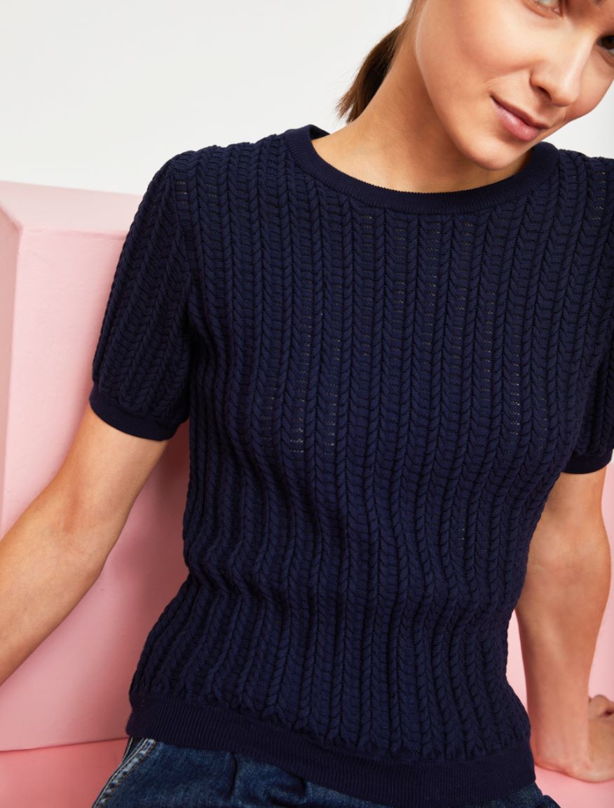 Semi-fitted sweater Semi-fitted sweater
