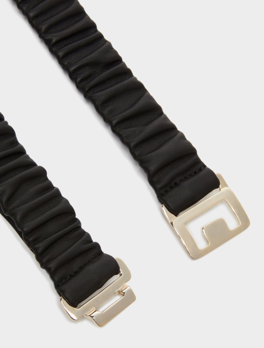 Gathered belt Gathered belt