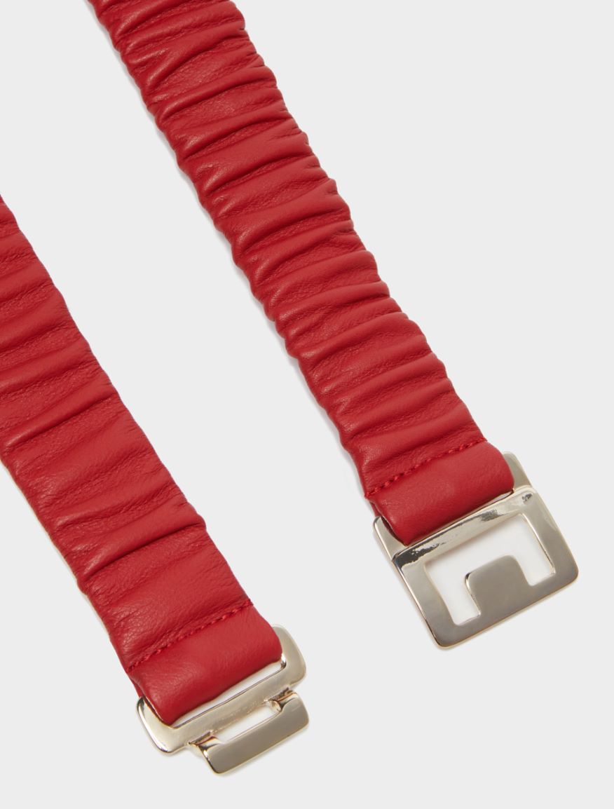 Gathered belt Gathered belt