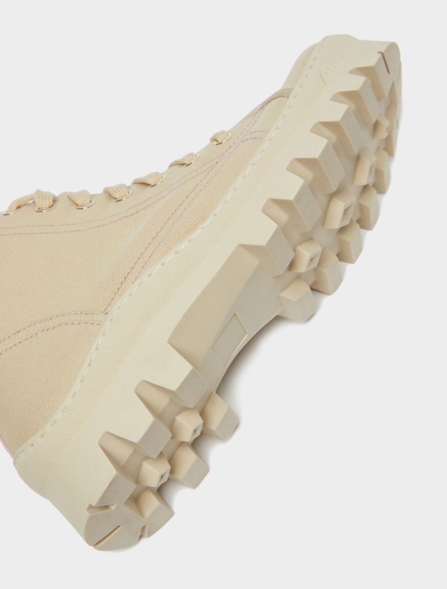 Lace-up boots Lace-up boots