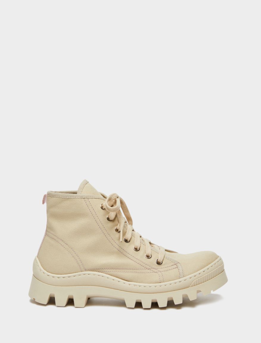 Lace-up boots Lace-up boots