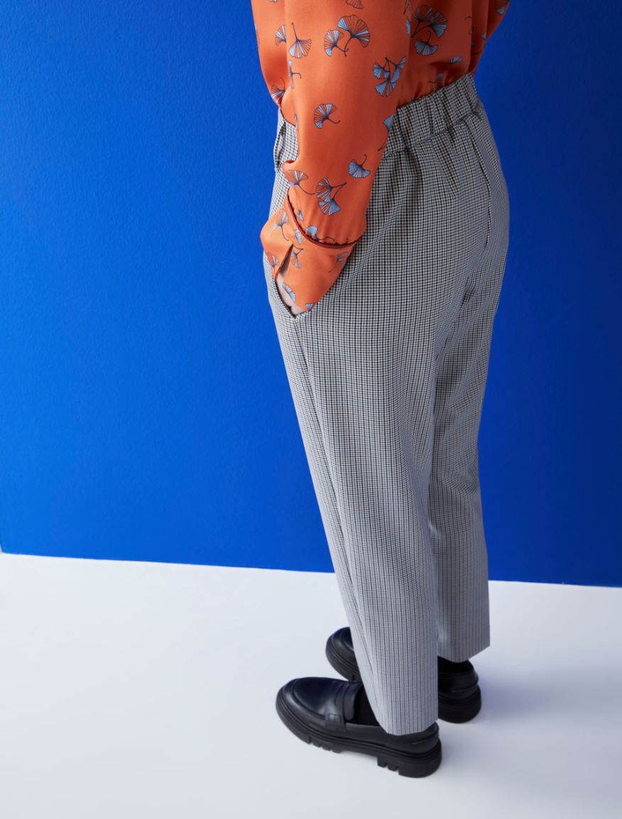 Semi-fitted trousers Semi-fitted trousers
