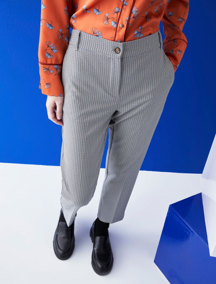 Semi-fitted trousers Semi-fitted trousers