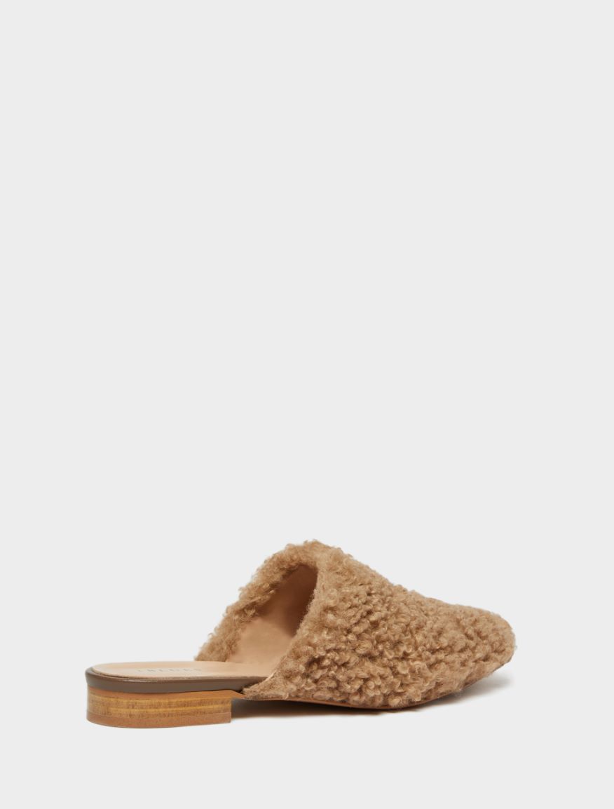 Low-heeled mules Low-heeled mules