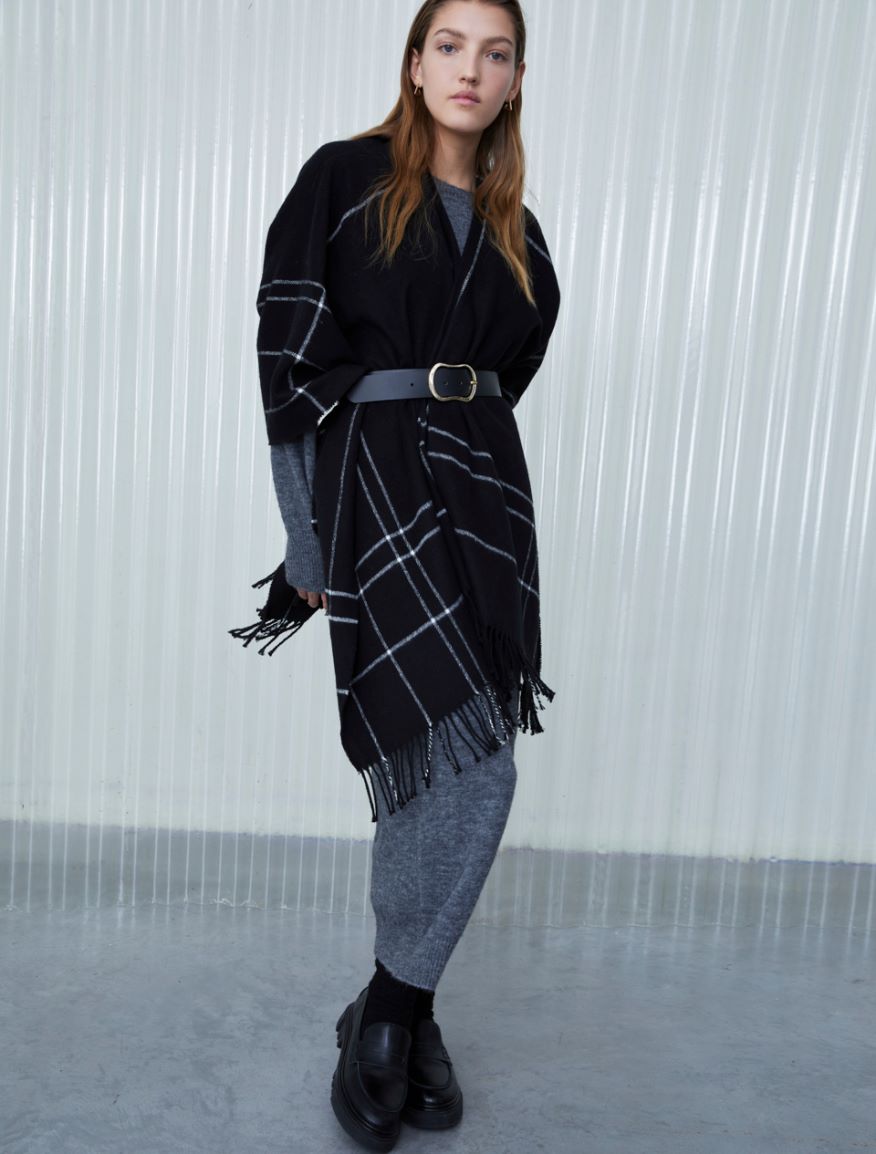 Fringed cape Fringed cape