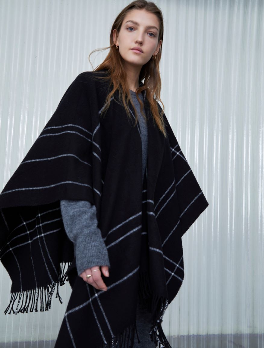 Fringed cape Fringed cape