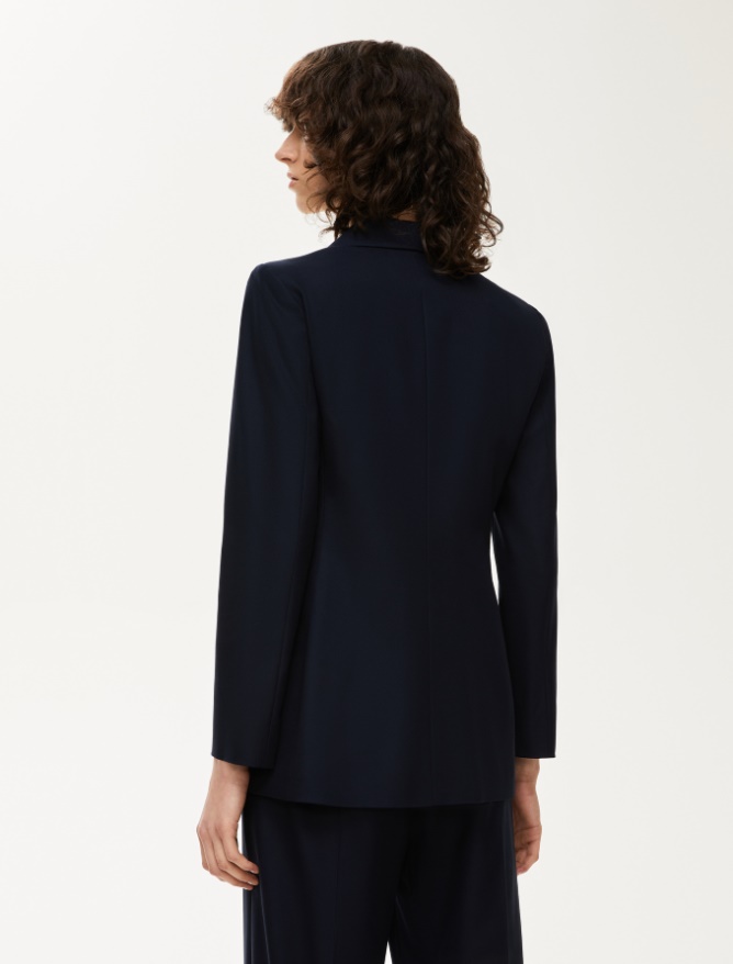 Figure-skimming blazer - 