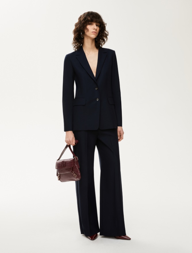 Figure-skimming blazer - 