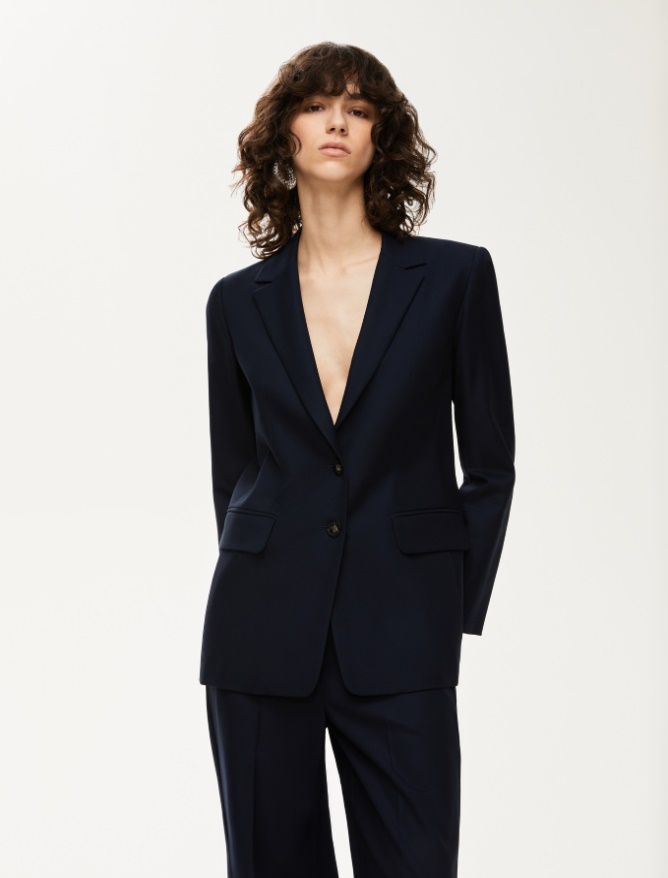 Figure-skimming blazer - 