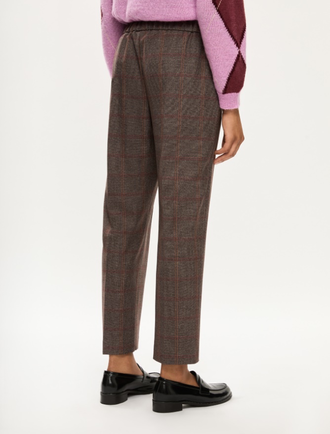 Semi-fitted trousers - 