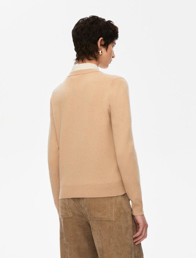 Figure-skimming sweater - 