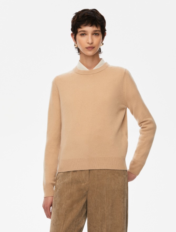 Figure-skimming sweater - 