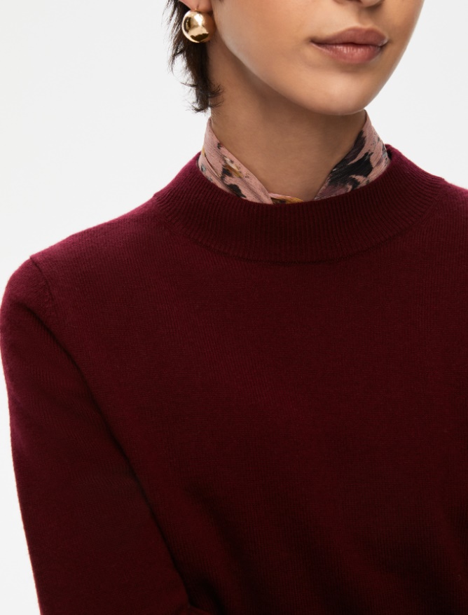 Semi-fitted sweater - 