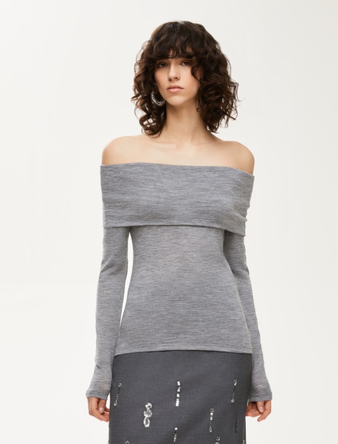 Off-the-shoulder sweater - 