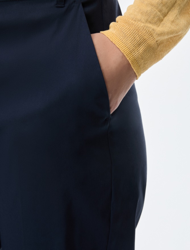 Semi-fitted trousers - 