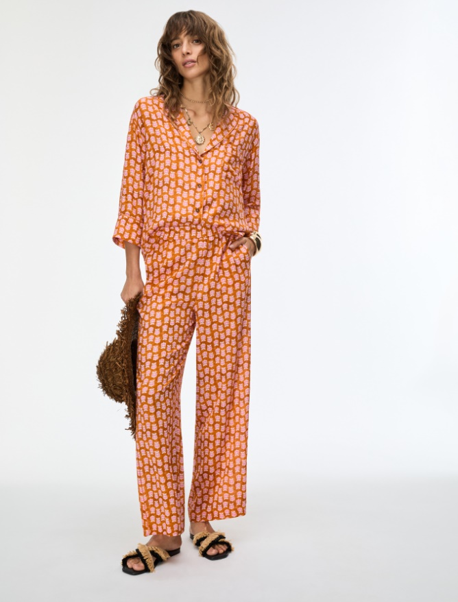 Figure-skimming trousers - 