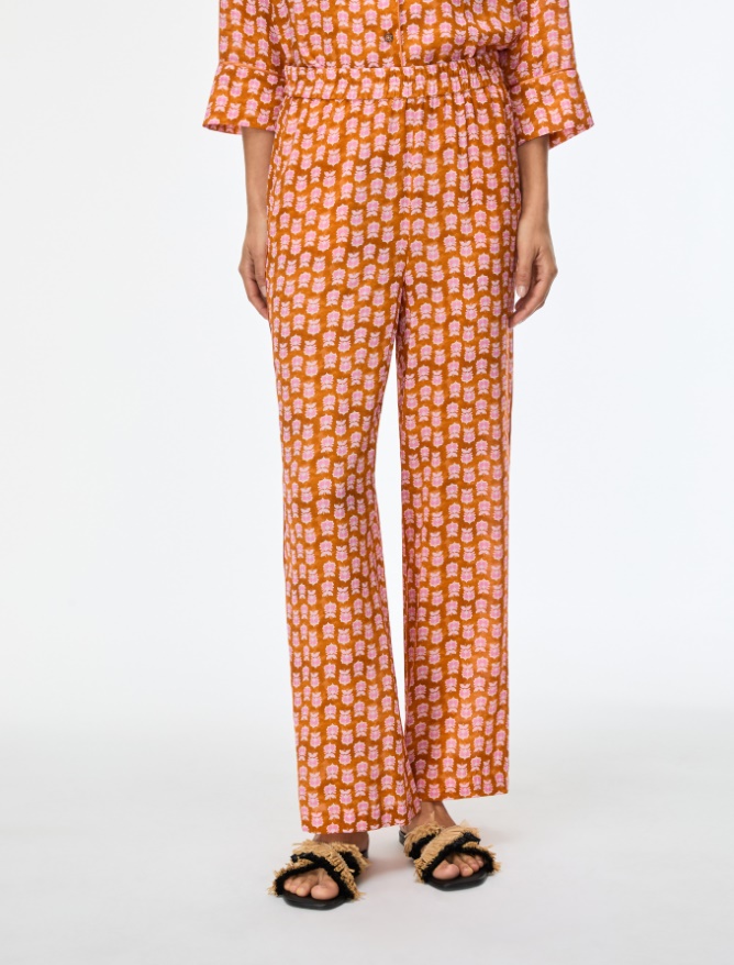 Figure-skimming trousers - 