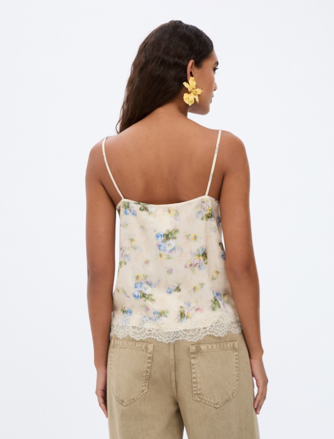 Figure-skimming top - 