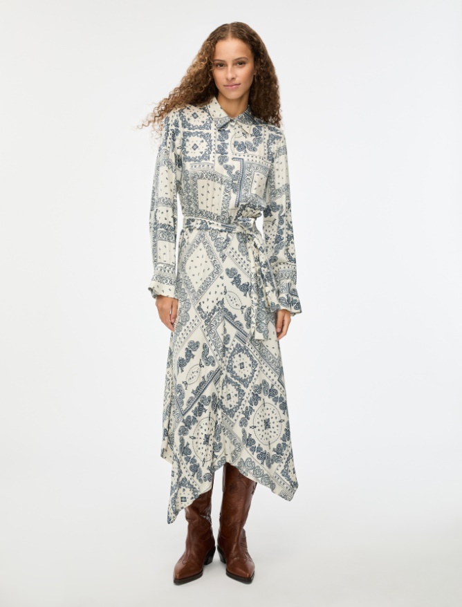 Figure-skimming dress - 