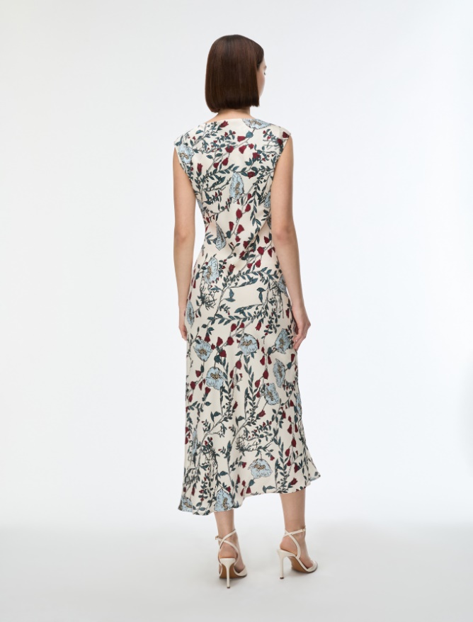 Figure-skimming dress - 